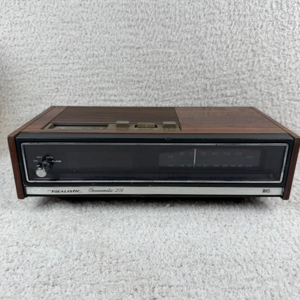 Realistic Chronomatic-208 Vintage AM/FM Digital Alarm Clock Radio 12-1513